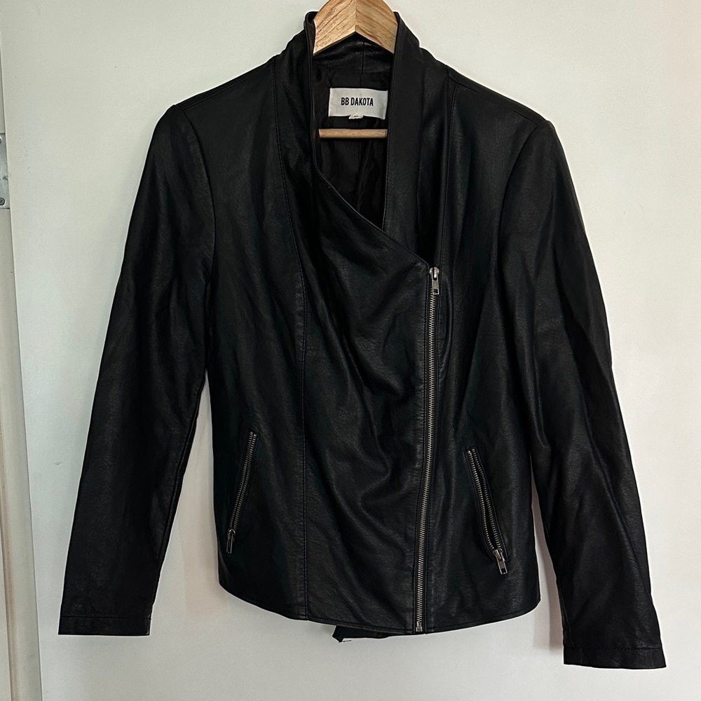 BB Dakota Women's Black Vegan leather Jacket asymmetrical zip draped jacket M - Picture 6 of 7